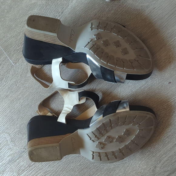 Clarks heeled sandals - Picture 3 of 4